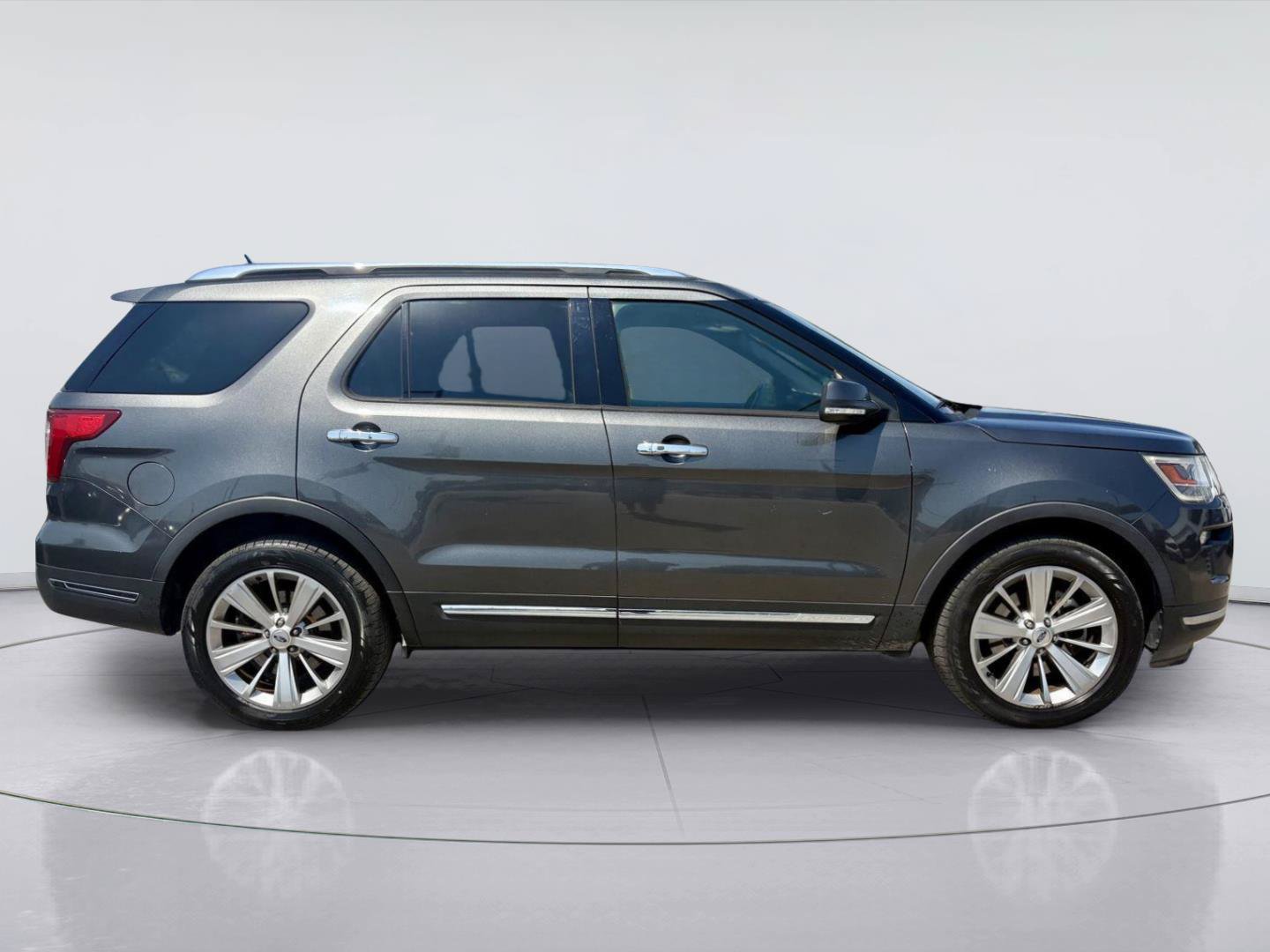 Certified 2018 Ford Explorer Limited AWD/4WD image 2