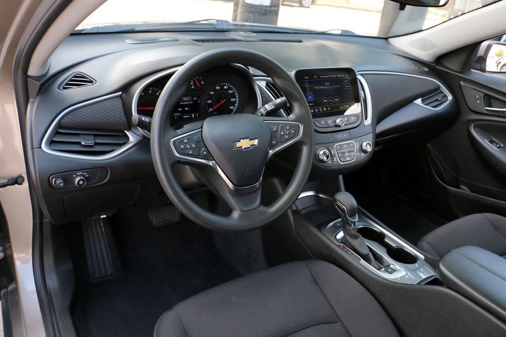 Used 2025 Chevrolet Malibu LT FWD image 17