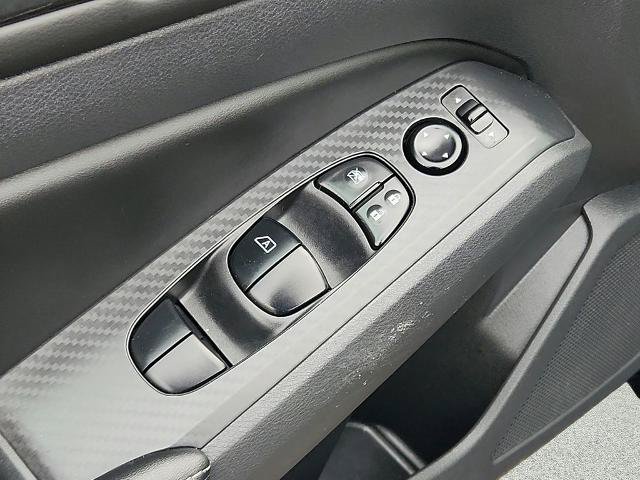 Used 2025 Nissan Altima 2.5 SV FWD image 15