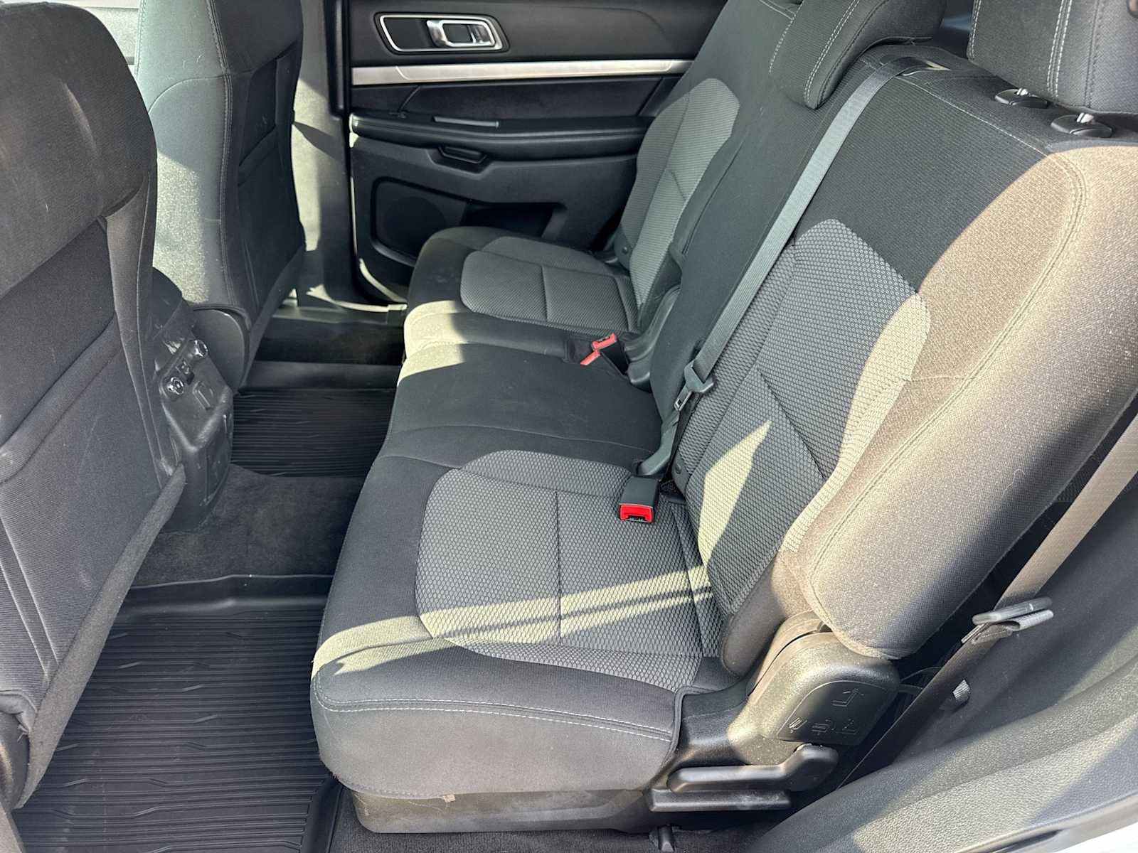 Certified 2018 Ford Explorer XLT w/ XLT Technology Feature Bundle FWD image 18