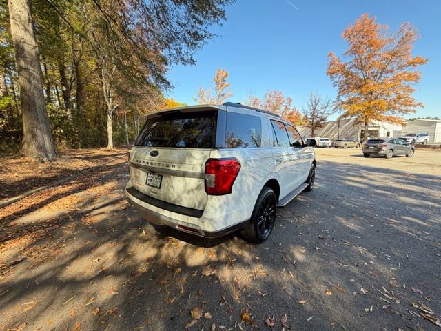 Certified 2023 Ford Expedition XLT image 5