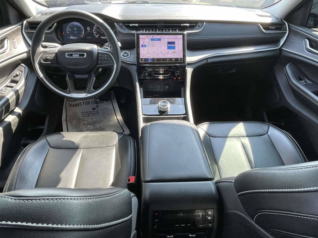 Used 2024 Jeep Grand Cherokee L Limited w/ Black Appearance Package RWD image 11