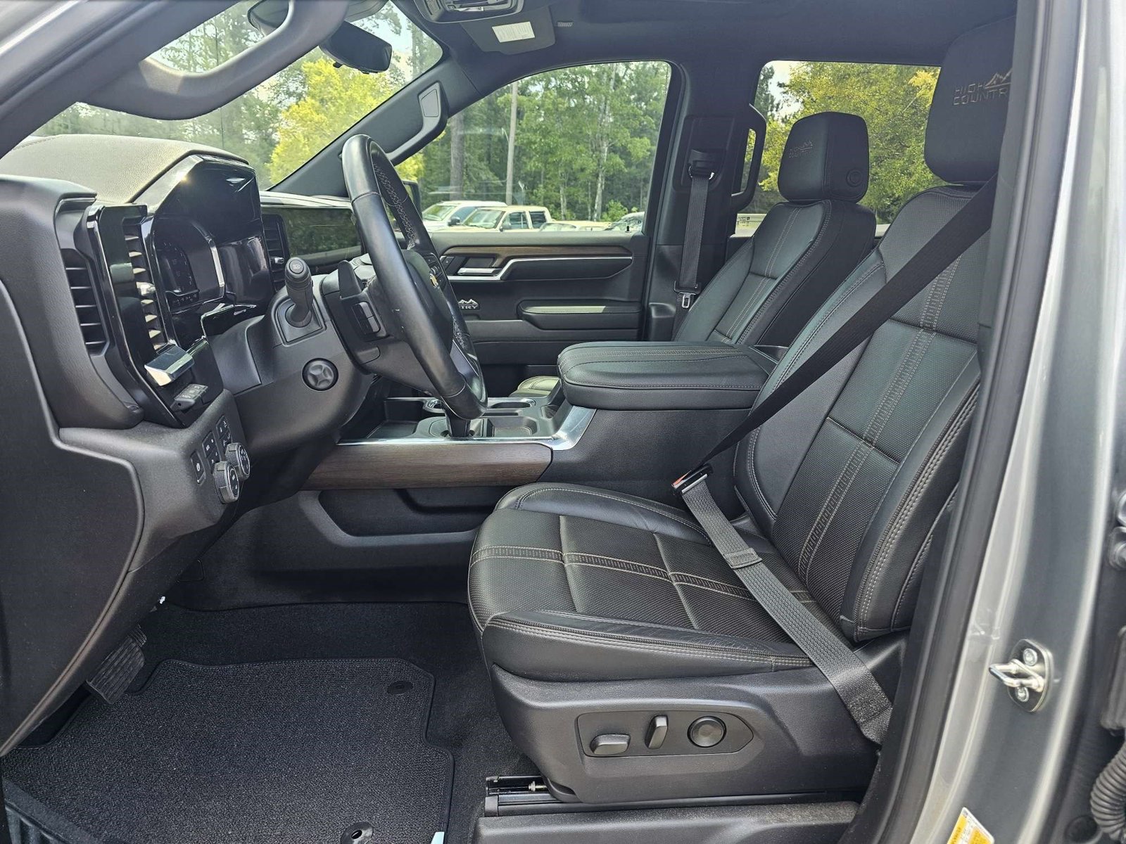 Used 2024 Chevrolet Silverado 1500 High Country w/ Technology Package AWD/4WD image 18