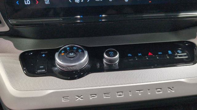Certified 2025 Ford Expedition Active AWD/4WD image 26