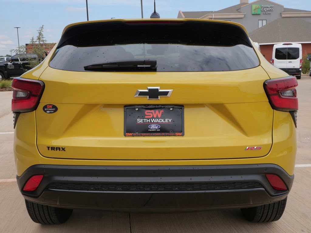 Used 2024 Chevrolet Trax RS w/ Driver Confidence Package FWD image 5