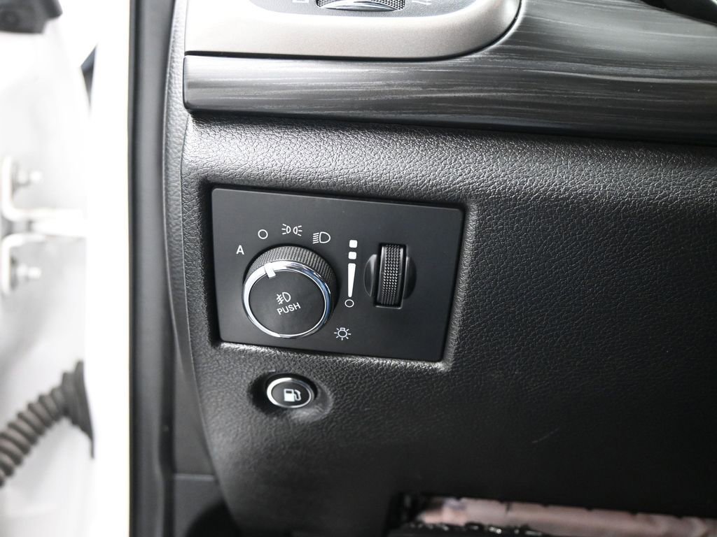 Used 2021 Jeep Grand Cherokee Laredo RWD image 13