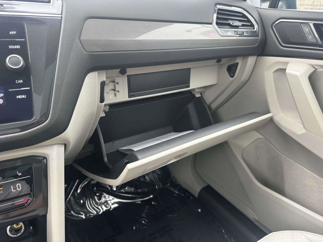 Used 2022 Volkswagen Tiguan SE w/ Panoramic Sunroof Package image 36