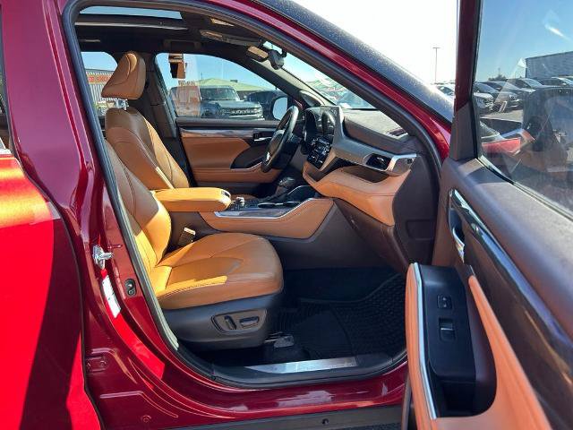 Used 2022 Toyota Highlander Platinum AWD/4WD image 9