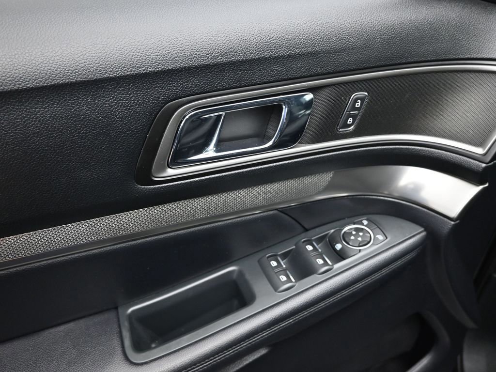 Certified 2018 Ford Explorer XLT image 38