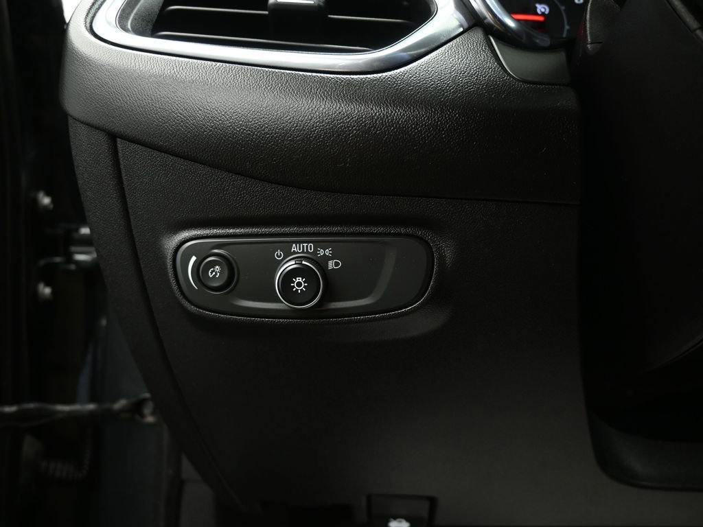 Used 2019 Chevrolet Equinox LS image 39