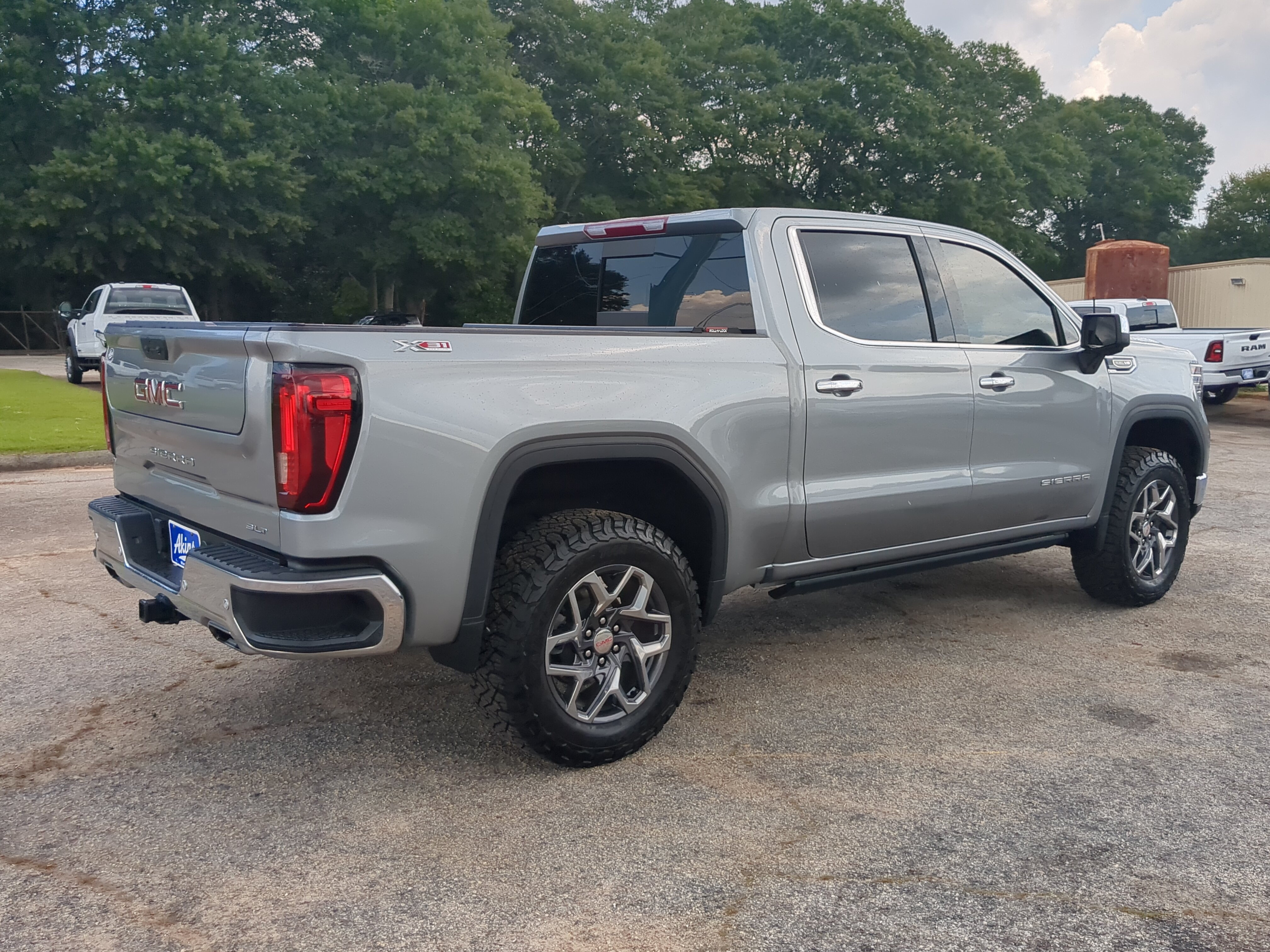 Used 2025 GMC Sierra 1500 SLT w/ SLT Premium Plus Package AWD/4WD image 3