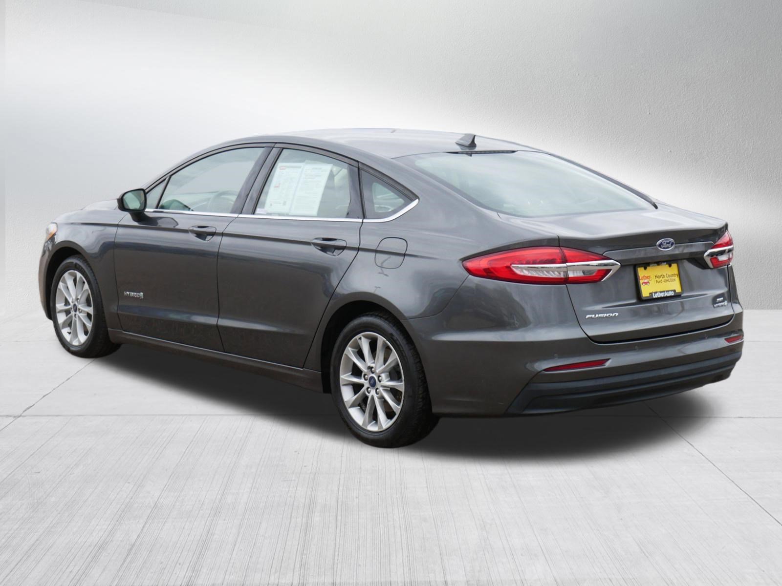 Certified 2019 Ford Fusion SE image 3