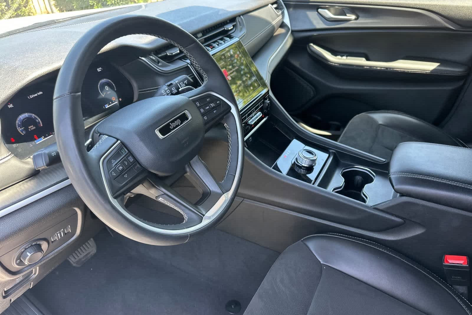 Used 2023 Jeep Grand Cherokee Altitude image 12