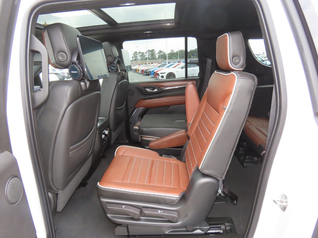 Used 2023 GMC Yukon XL Denali Ultimate AWD/4WD image 19