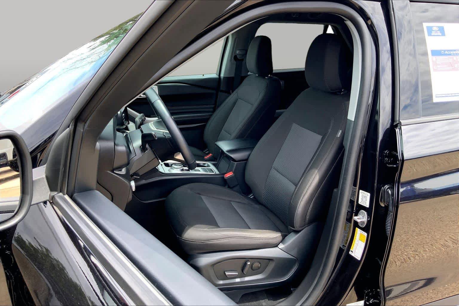 Certified 2023 Ford Explorer XLT RWD image 8
