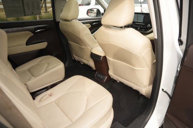 Used 2022 Toyota Highlander Platinum image 15