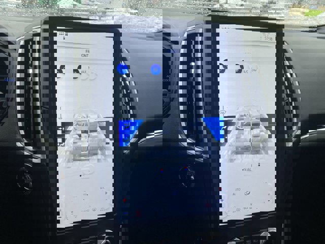 Certified 2024 Ford Edge ST-Line w/ Class II Trailer Tow Package image 17