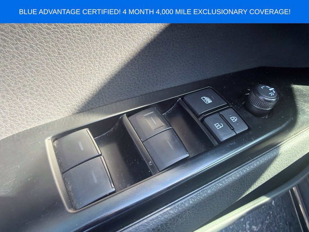Used 2025 Toyota Camry SE FWD image 11