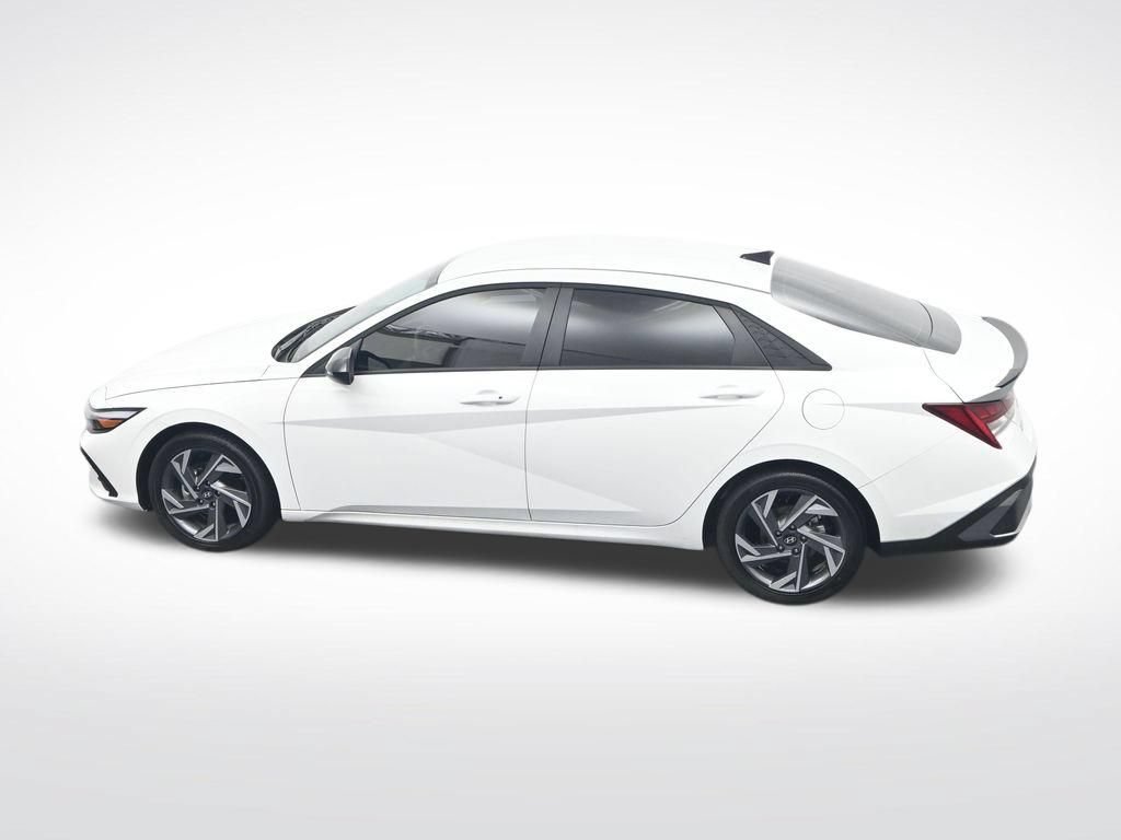 Used 2025 Hyundai Elantra SEL FWD image 37