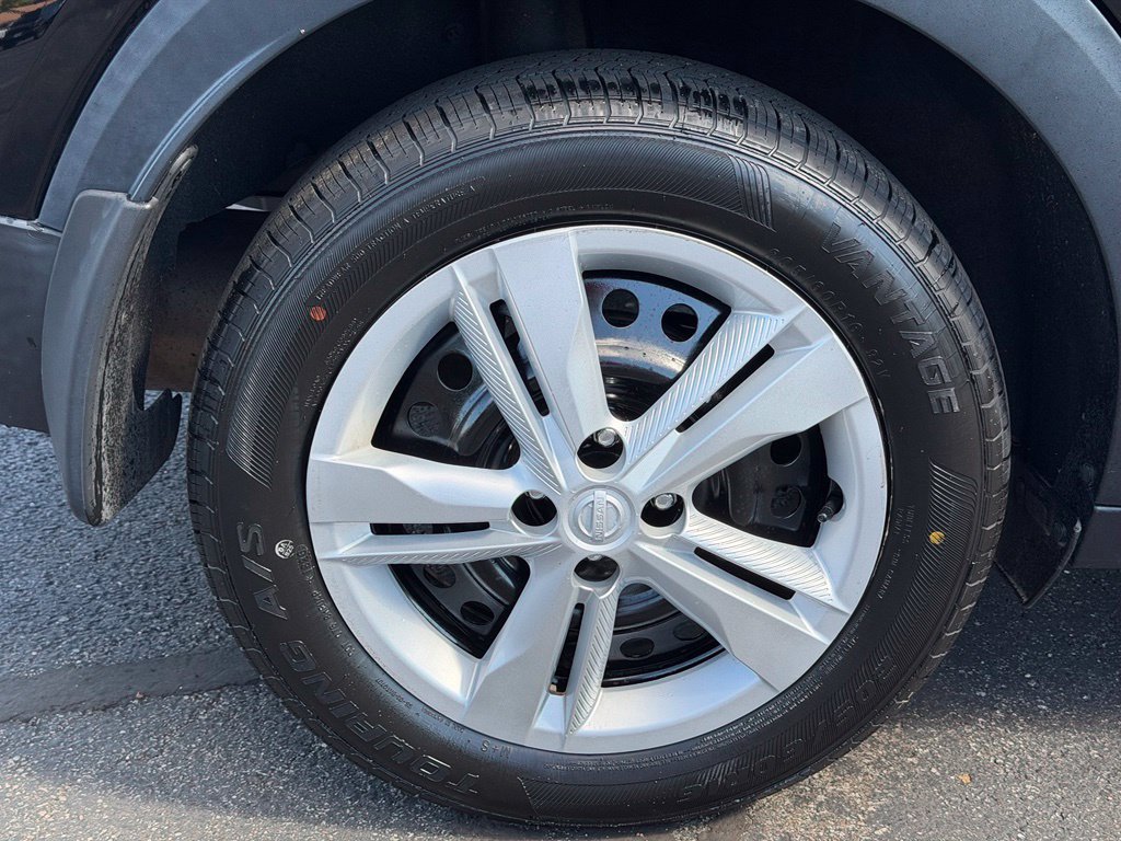Used 2020 Nissan Kicks S FWD image 37
