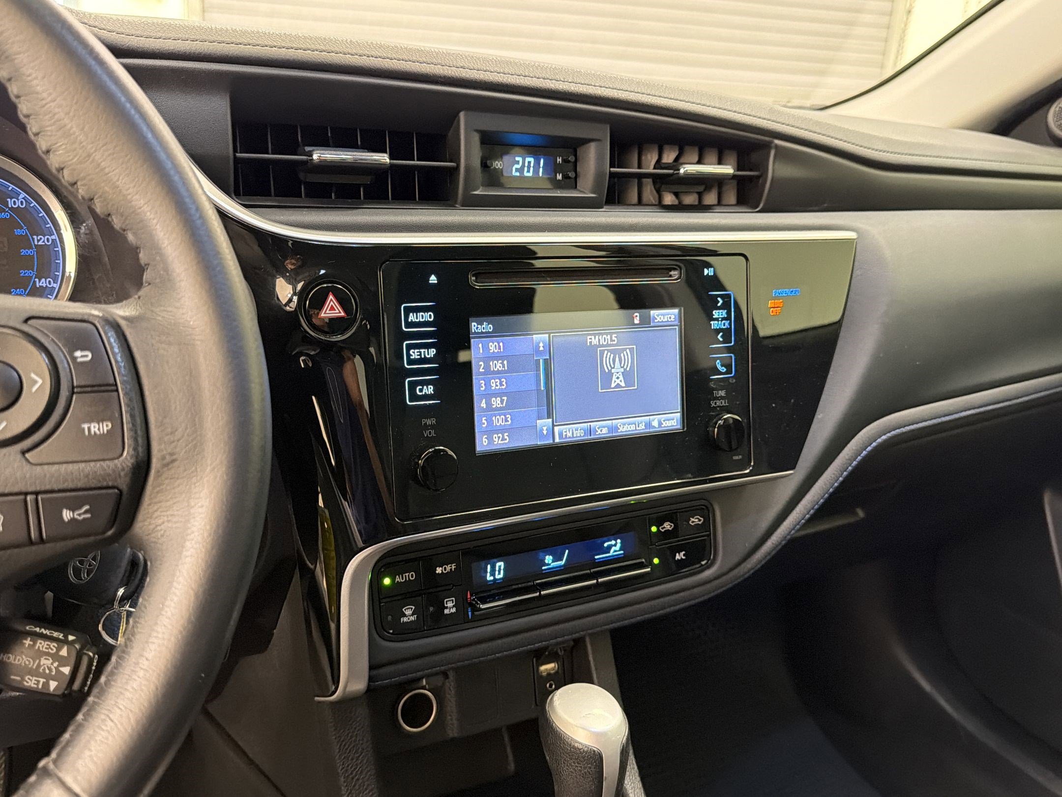 Used 2019 Toyota Corolla SE FWD image 23