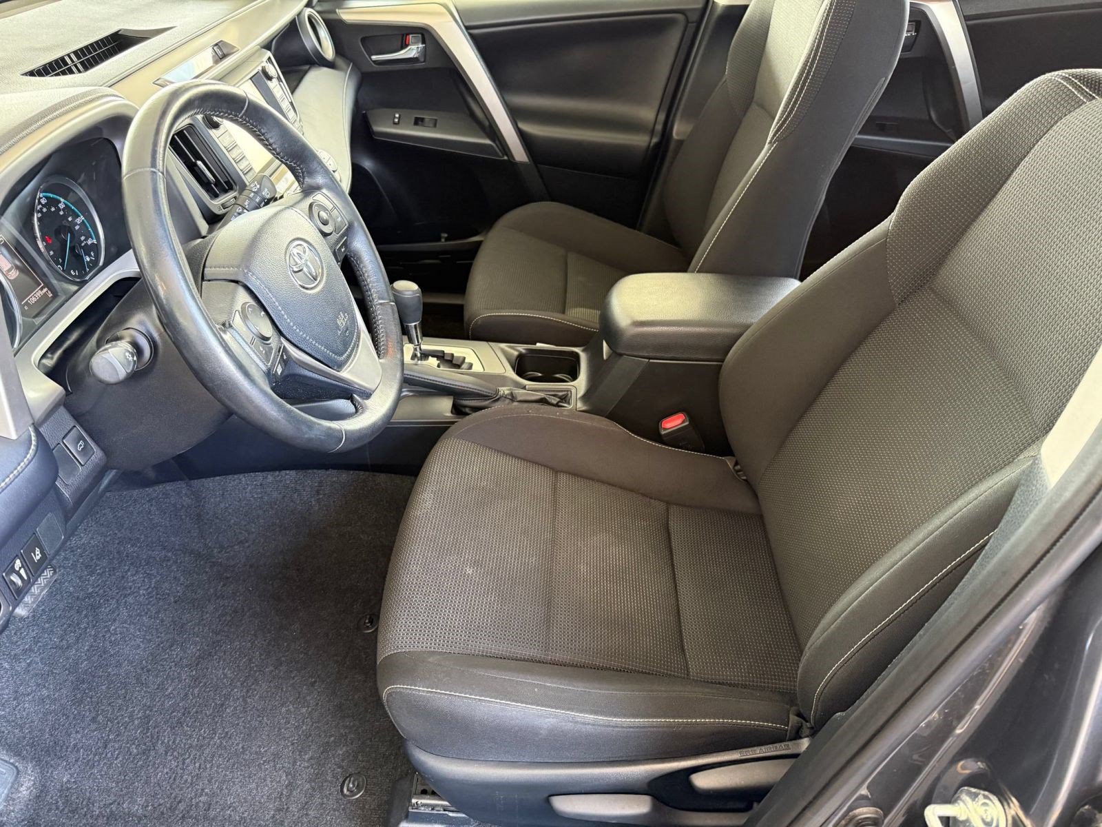 Used 2018 Toyota RAV4 XLE AWD/4WD image 5