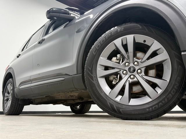 Certified 2024 Ford Explorer XLT w/ Equipment Group 202A AWD/4WD image 3
