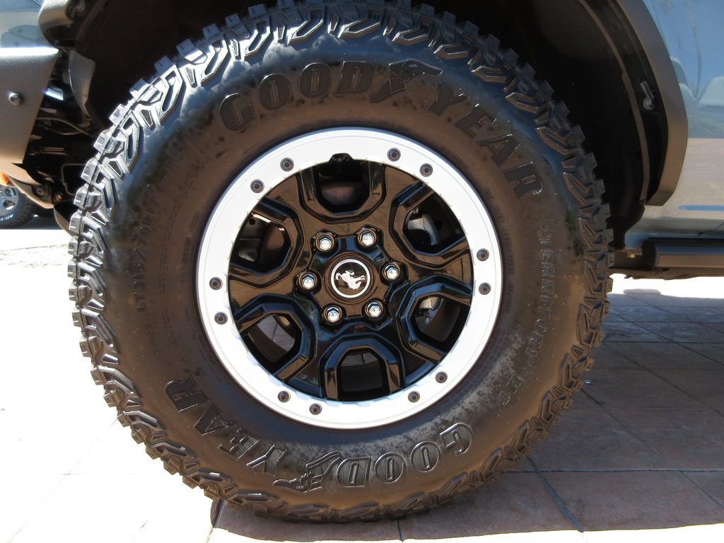 Certified 2023 Ford Bronco Badlands w/ Sasquatch Package AWD/4WD image 8