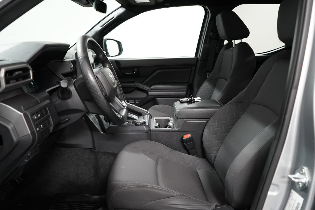 Used 2025 Toyota Tacoma SR5 AWD/4WD image 16