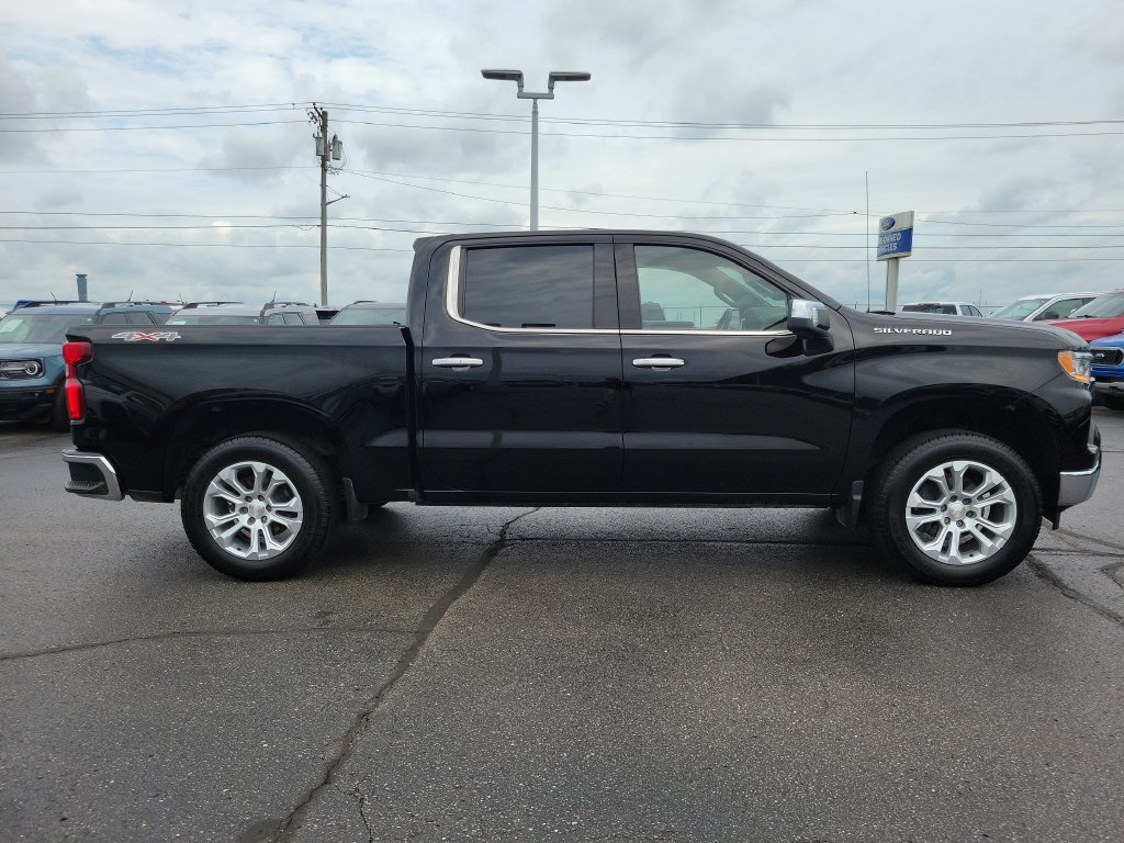 Used 2022 Chevrolet Silverado 1500 LTZ w/ LTZ Convenience Package II AWD/4WD image 3