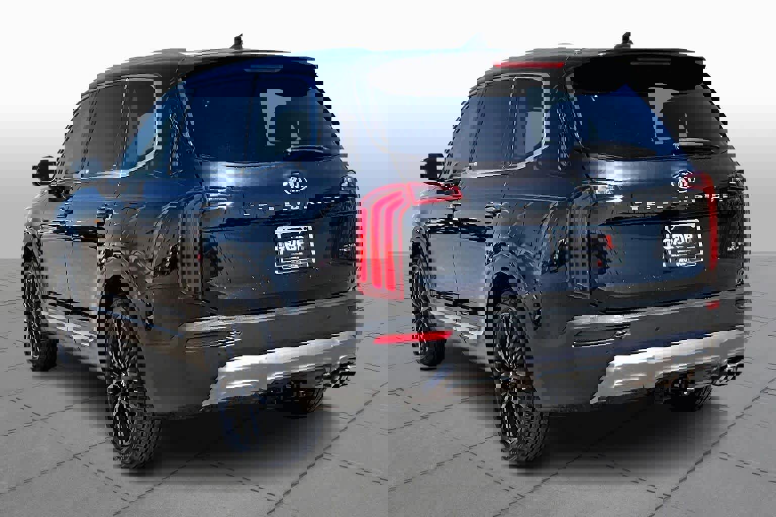 Used 2020 Kia Telluride SX w/ Towing Package image 2