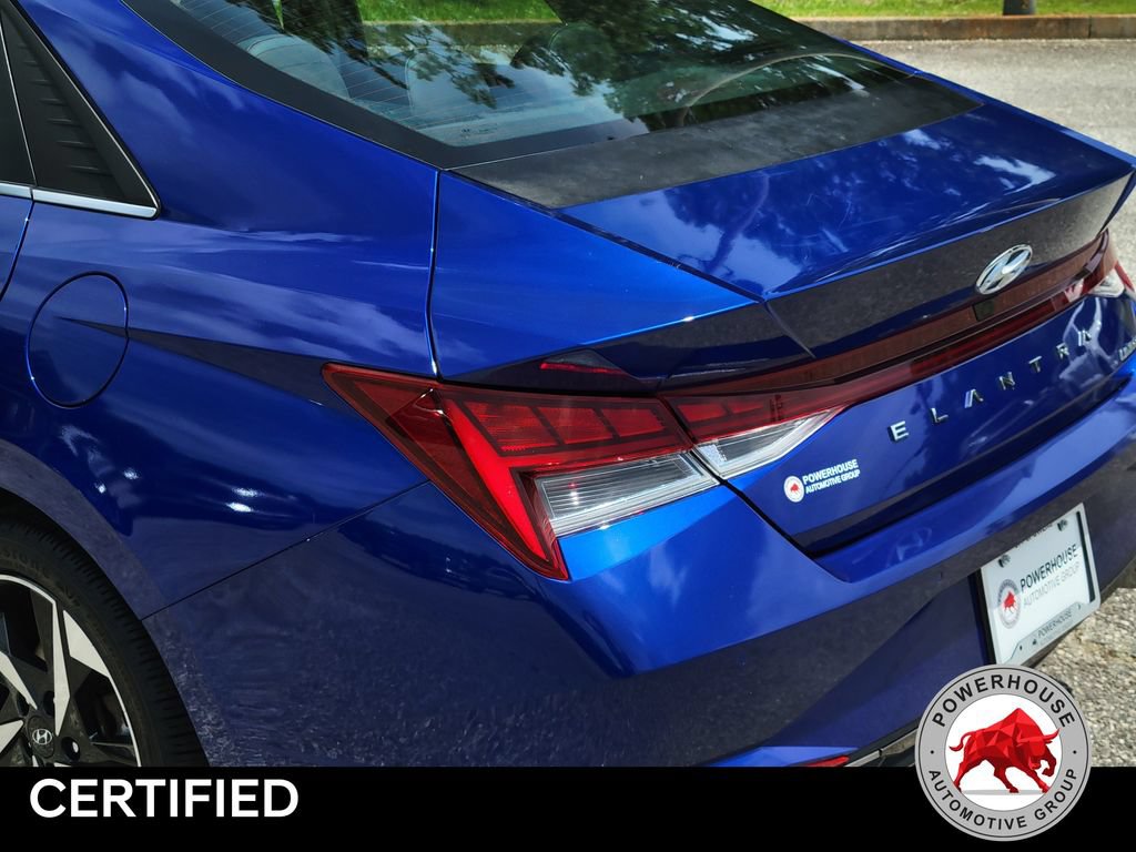 Used 2022 Hyundai Elantra Limited w/ Preferred Accessory Package FWD image 13