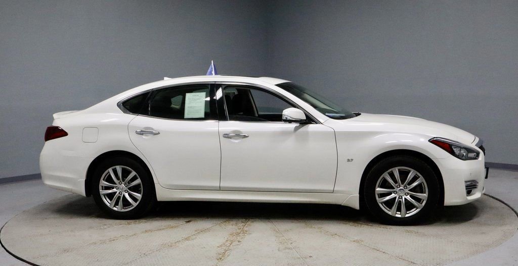 Used 2017 INFINITI Q70 3.7 w/ Technology Package image 6