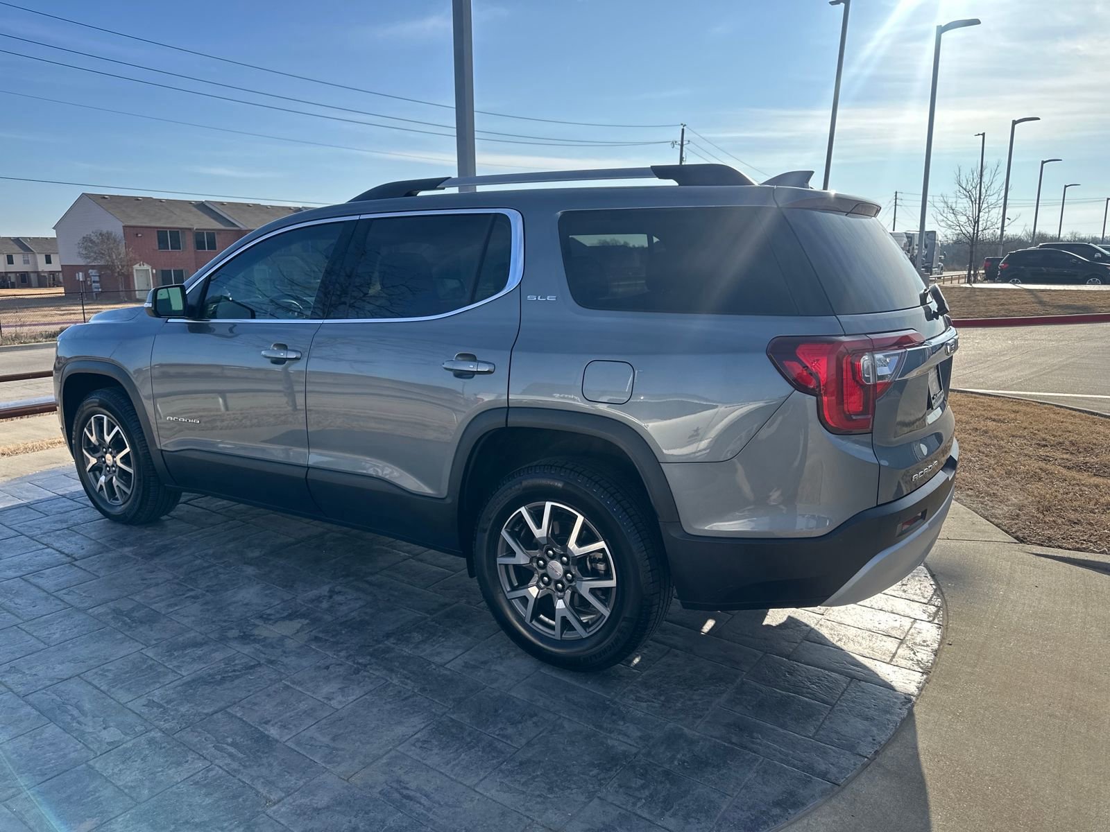 Used 2020 GMC Acadia SLE w/ Driver Convenience Package image 3