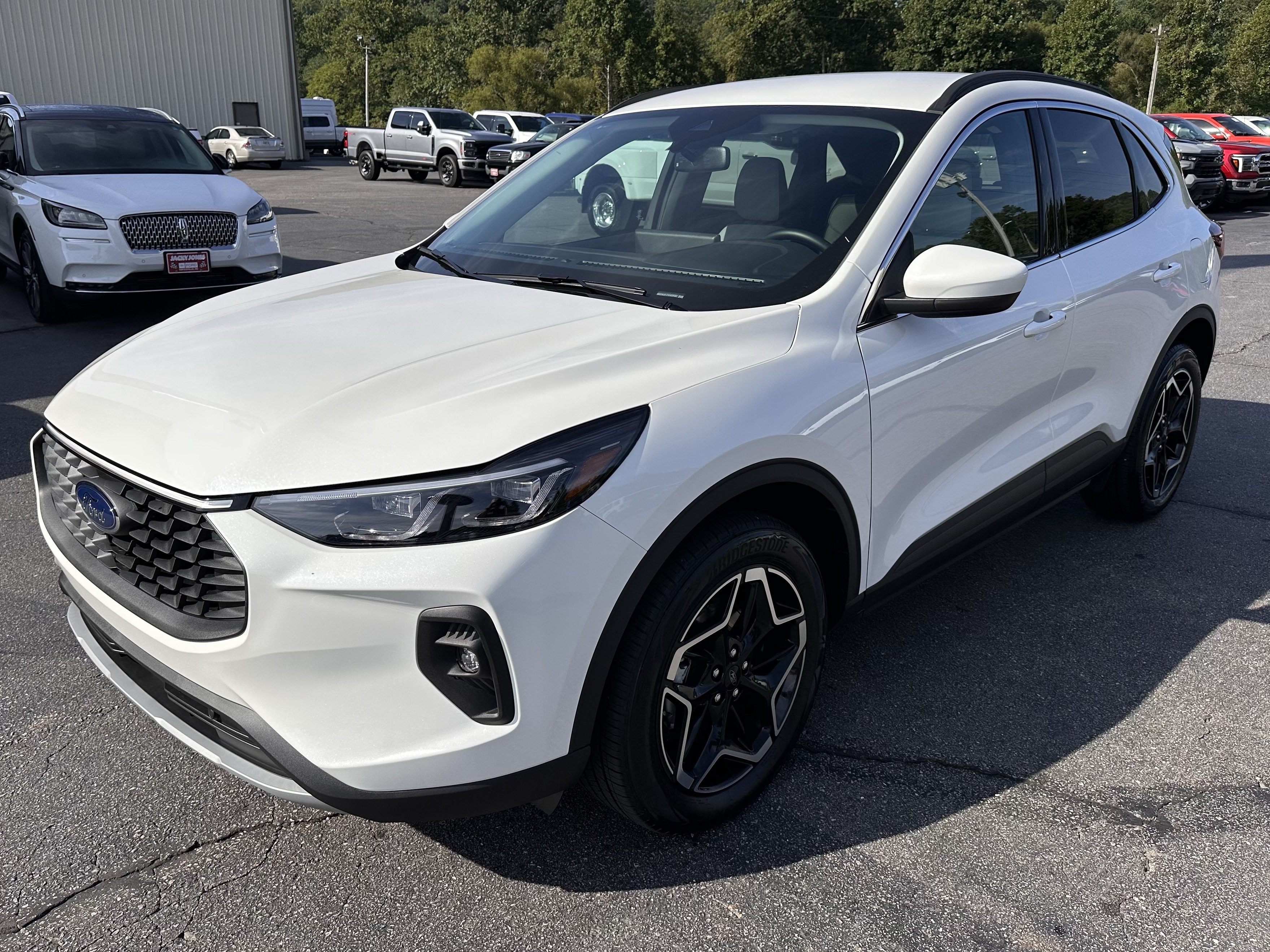 Certified 2026 Ford Escape Platinum w/ Equipment Group 601A AWD/4WD image 2