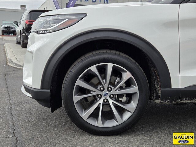 Certified 2025 Ford Explorer Platinum w/ Ultimate Package AWD/4WD image 10