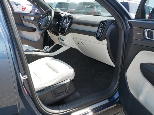 Used 2019 Volvo XC40 T5 Inscription AWD/4WD image 19