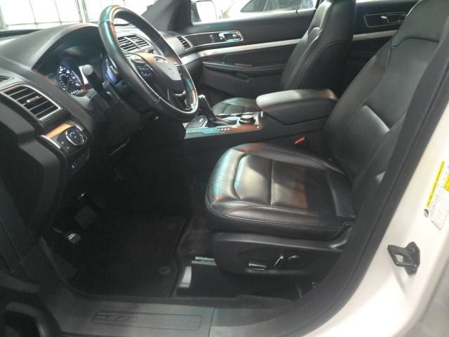 Certified 2017 Ford Explorer XLT w/ Equipment Group 202A AWD/4WD image 16
