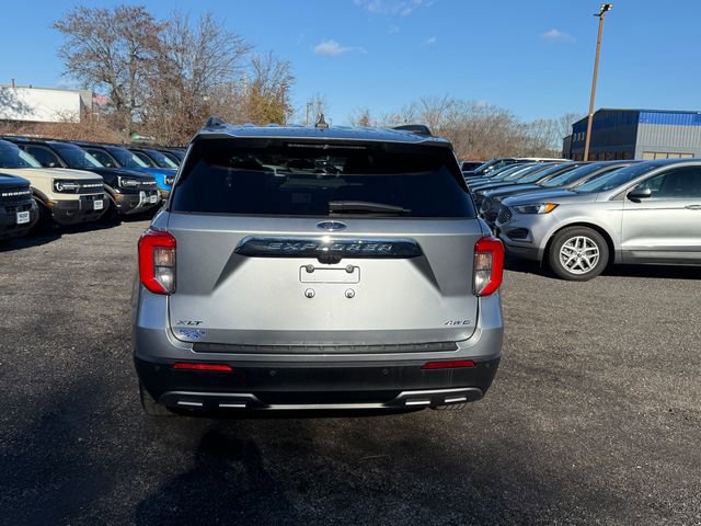Certified 2022 Ford Explorer XLT w/ Equipment Group 202A image 5
