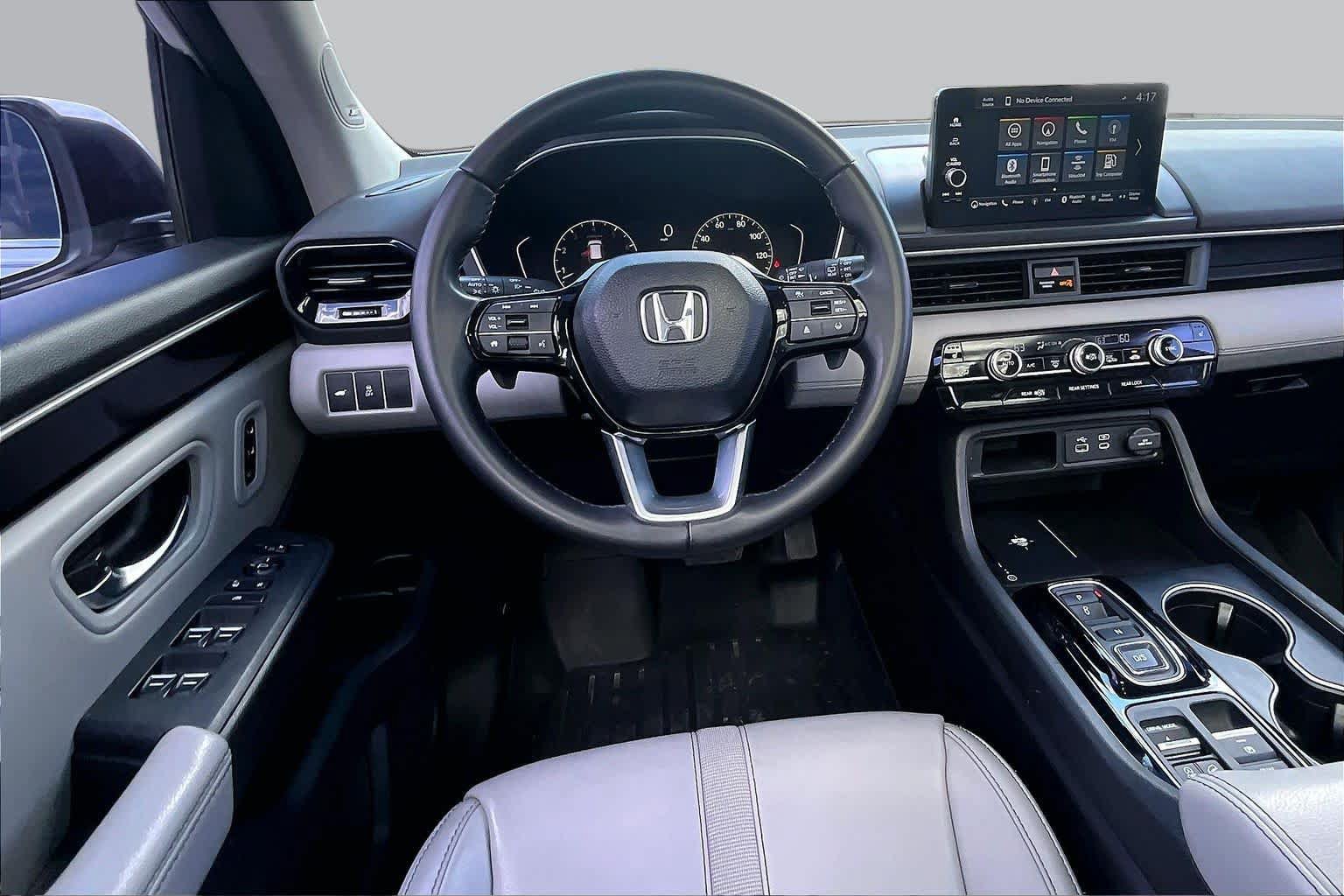 Used 2023 Honda Pilot Touring image 6
