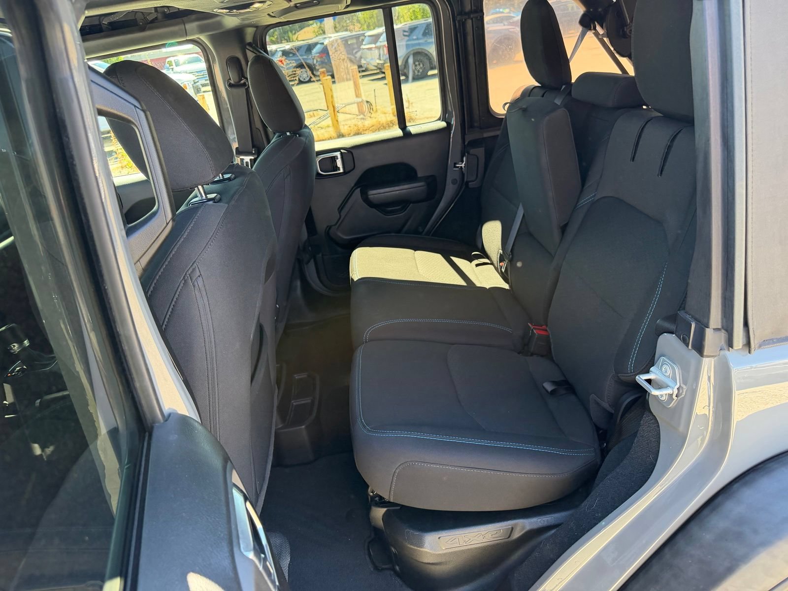 Used 2023 Jeep Wrangler Unlimited Rubicon 4xe AWD/4WD image 12