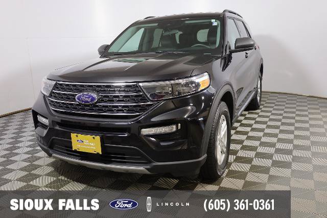 Certified 2024 Ford Explorer XLT w/ Equipment Group 202A AWD/4WD image 1