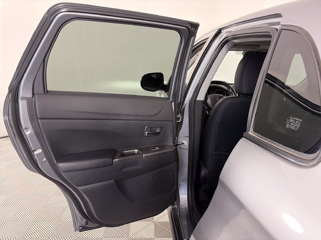 Used 2024 Mitsubishi Outlander Sport SE AWD/4WD image 12