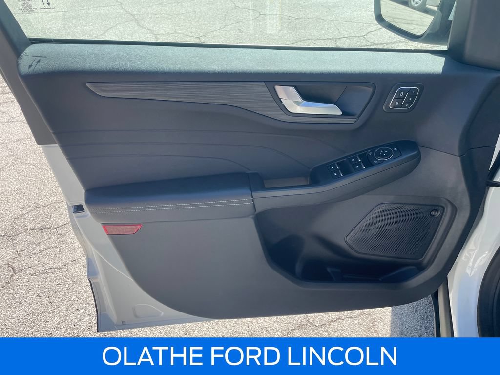 Certified 2023 Ford Escape Platinum w/ Premium Technology Package AWD/4WD image 18