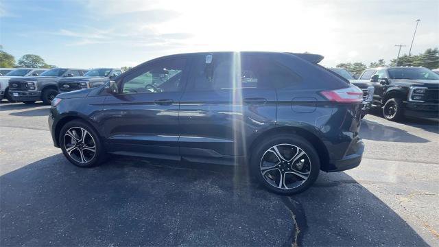 Certified 2022 Ford Edge ST image 3