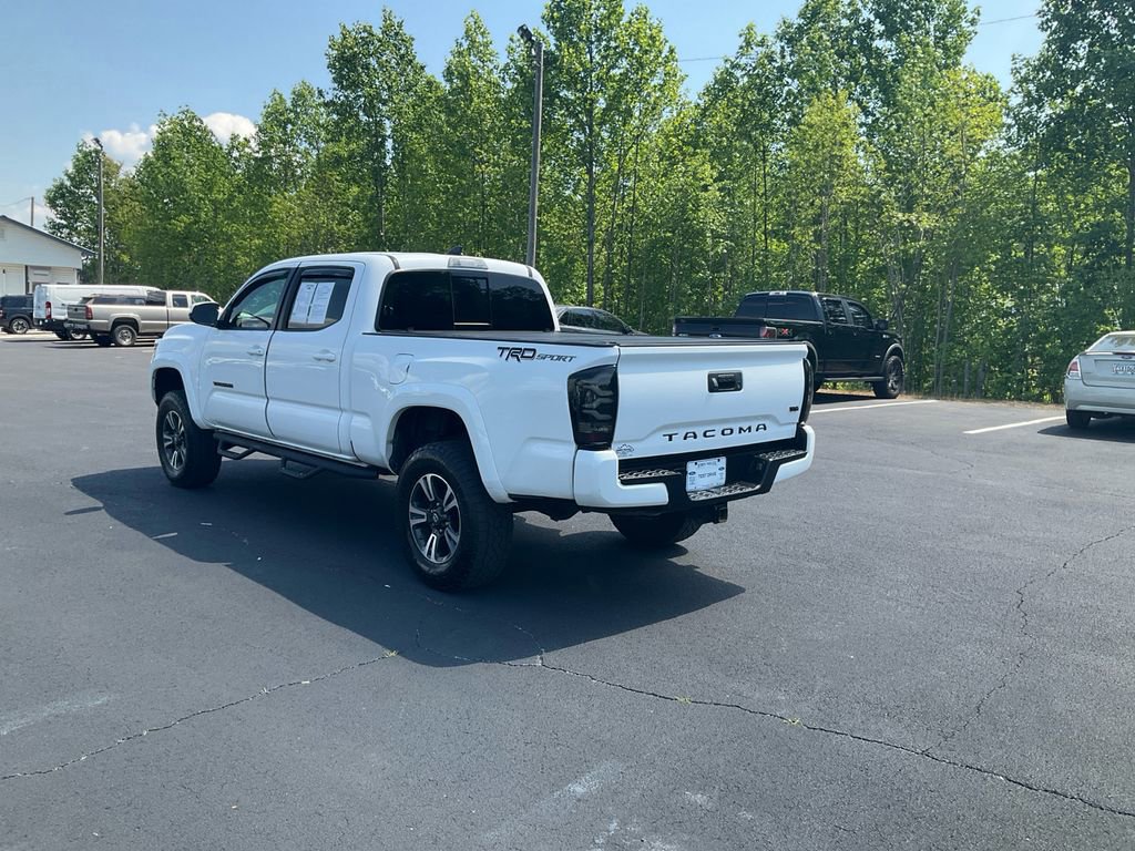 Used 2017 Toyota Tacoma TRD Sport RWD image 5