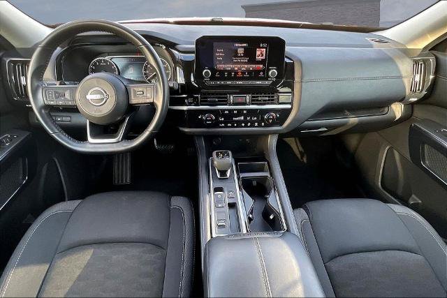 Used 2025 Nissan Pathfinder SV FWD image 7