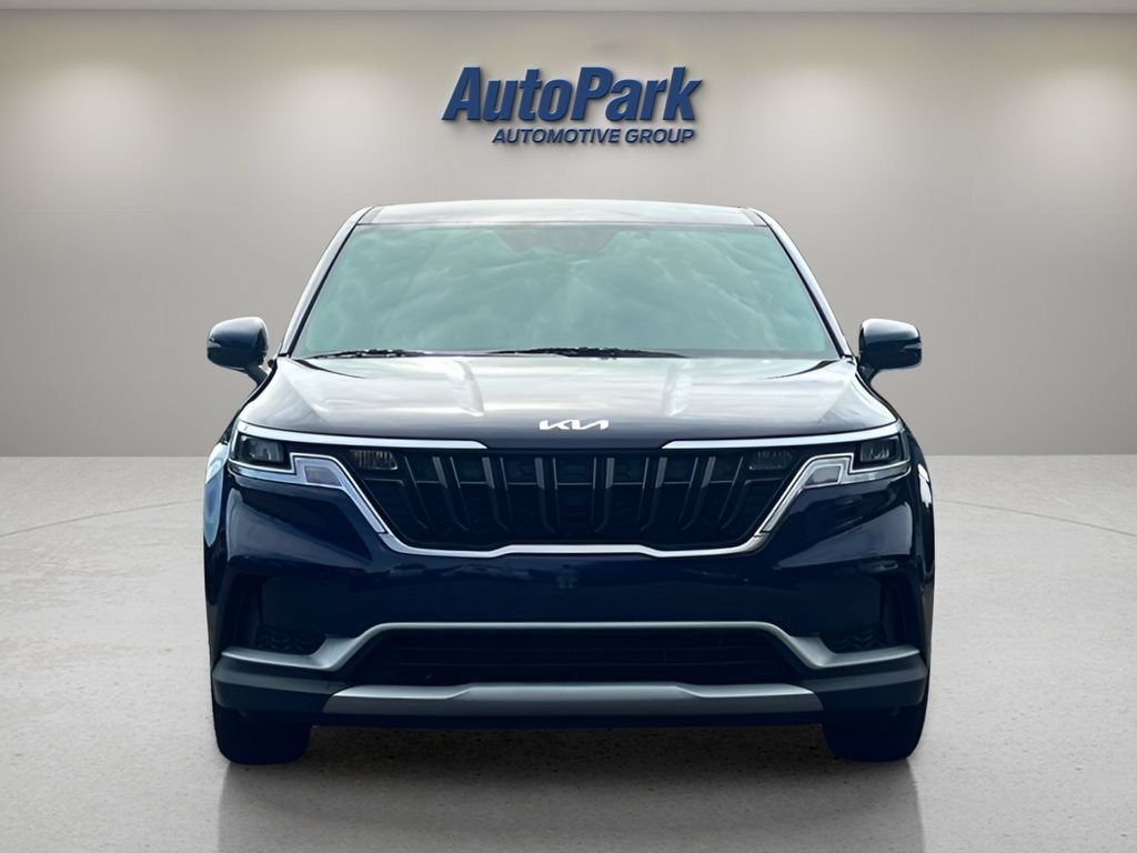 Used 2024 Kia Carnival LX FWD image 2
