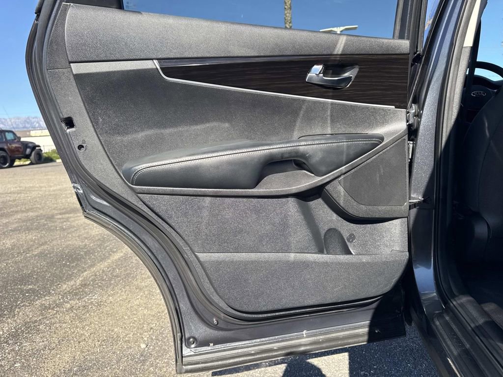 Used 2020 Kia Sorento LX image 22
