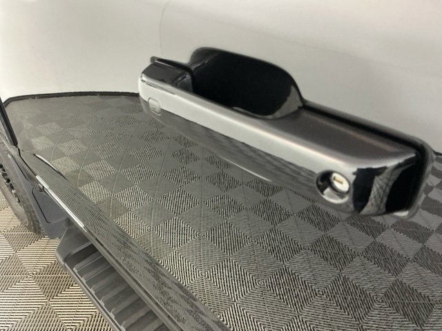 Certified 2025 Ford F350 Lariat w/ Black Appearance Package image 14